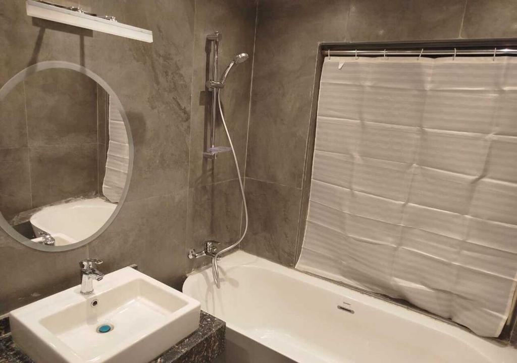 Koupelna v ubytování Private 2BR Apartment with Private Heated Pool at Bali D3