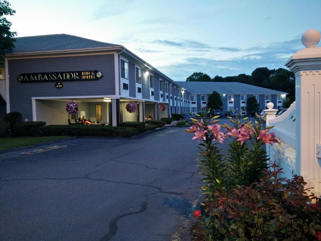 Ambassador Inn and Suites photo