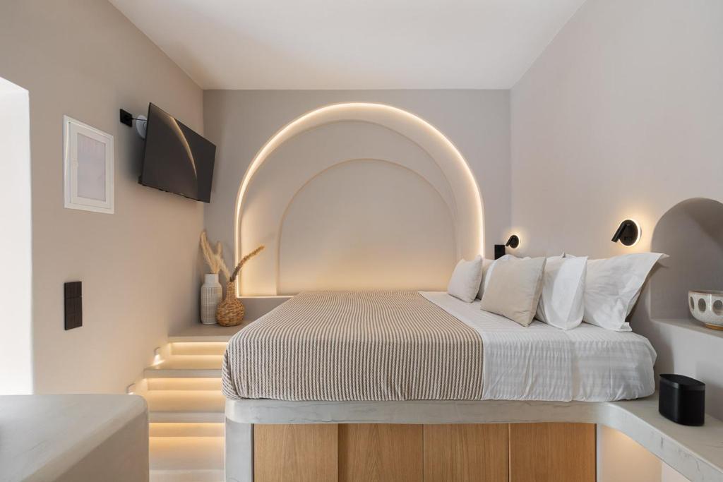 Katil atau katil-katil dalam bilik di Jacuzzi Suite by Divalproperties-Mykonos