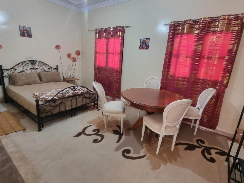 Ένα ή περισσότερα κρεβάτια σε δωμάτιο στο Appartement du Fleurs