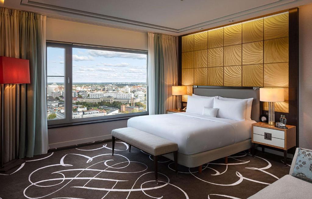 
Premier King Tower Suite
