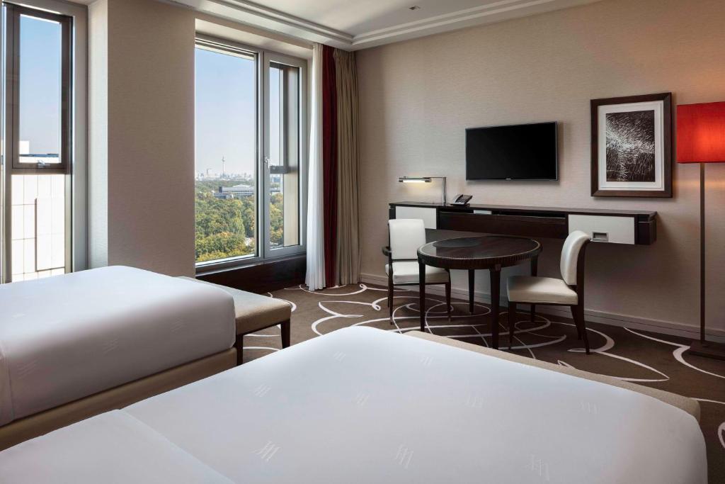 
Deluxe Twin Room with City View
