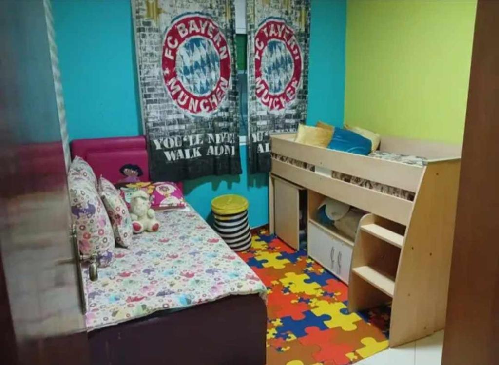 Una cama o camas en una habitación de appartement meuble