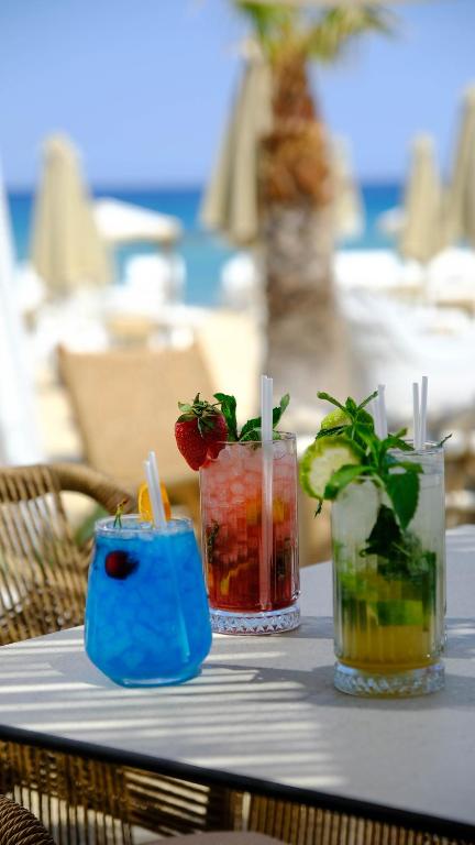 Nápoje v ubytování Cocoon Hotel-Beach bar
