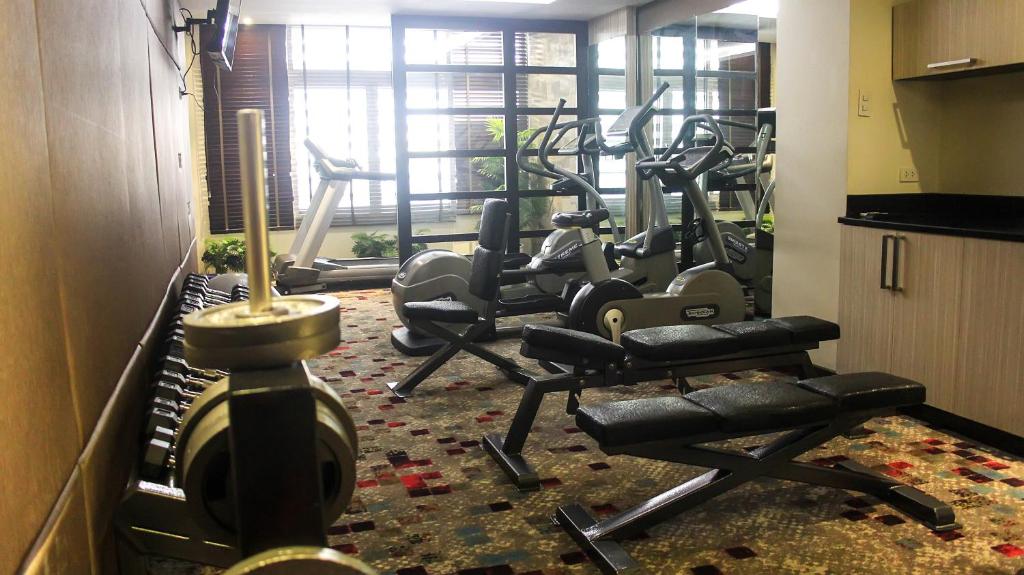 Fitness centrum a/nebo fitness zařízení v ubytování Brentwood Suites