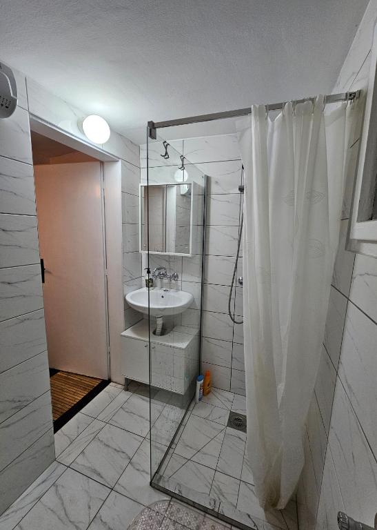 Kupatilo u objektu Apartman Kućica - Netflix, besplatan parking Smederevo