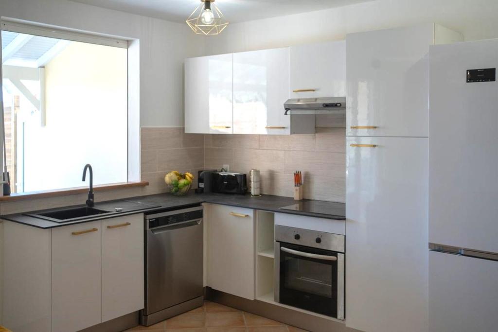 Cucina o angolo cottura di La villa SunCloud