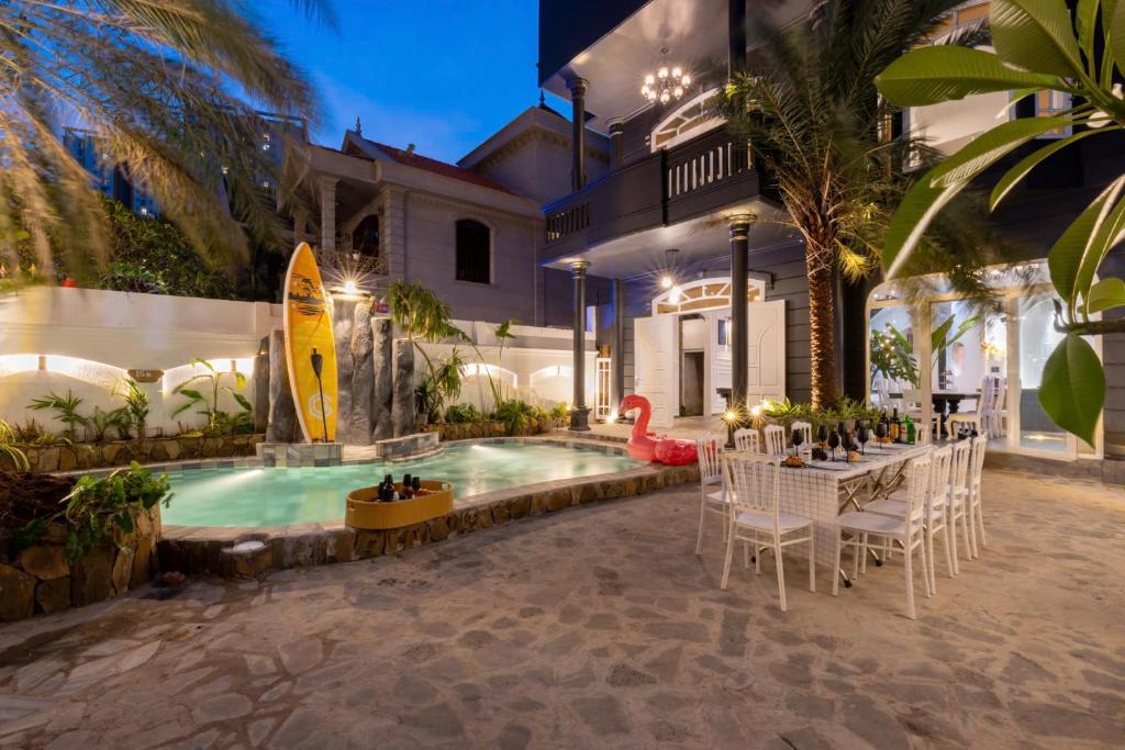 Bazén v ubytování Villa Candle In The Wind - Gần Bãi Sau Vũng Tàu nebo v jeho okolí