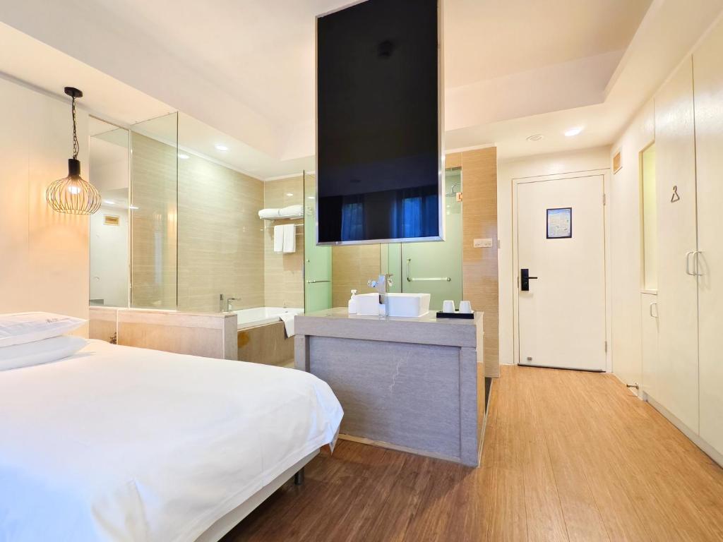 Postel nebo postele na pokoji v ubytování Xiamen Gulangyu Heitan Hotel