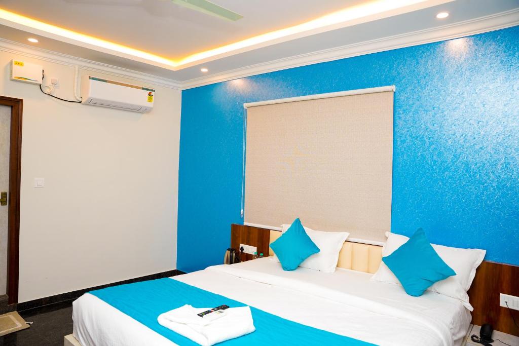 Postel nebo postele na pokoji v ubytování Hotel Skylights Bangalore Airport