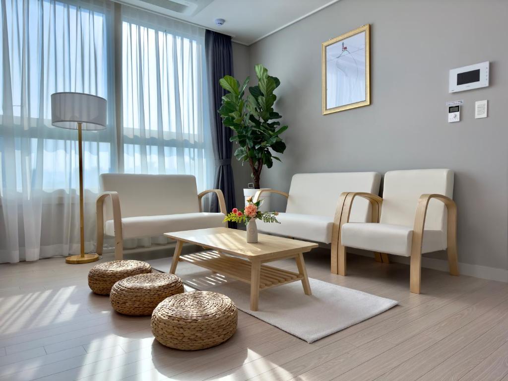 Area soggiorno di Eunhasu D&M Residence