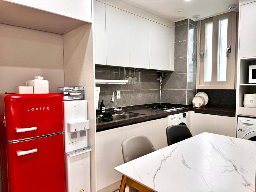 Cucina o angolo cottura di Eunhasu D&M Residence