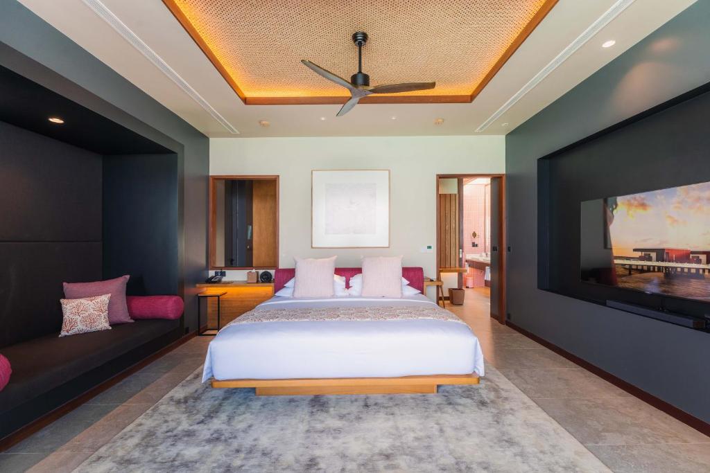 Postel nebo postele na pokoji v ubytování Veligandu Maldives Resort Island