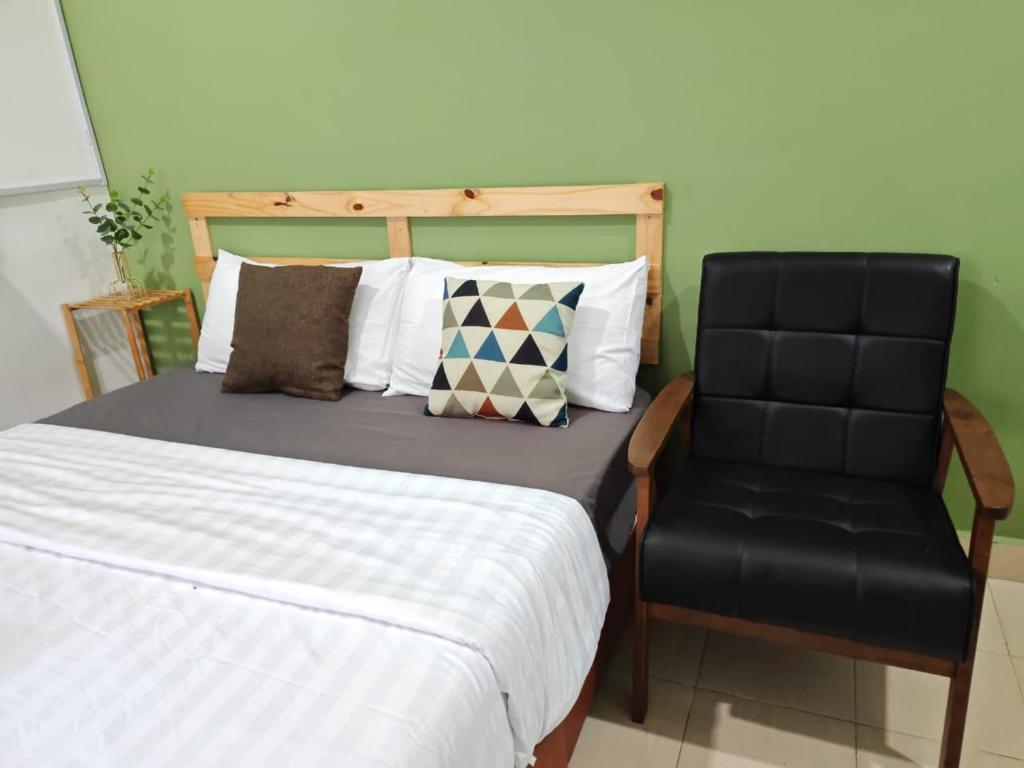 Postel nebo postele na pokoji v ubytování Suite Us Guesthouse Kubang Kerian