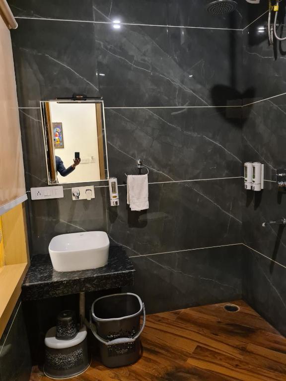 Koupelna v ubytování Mahadev Residency