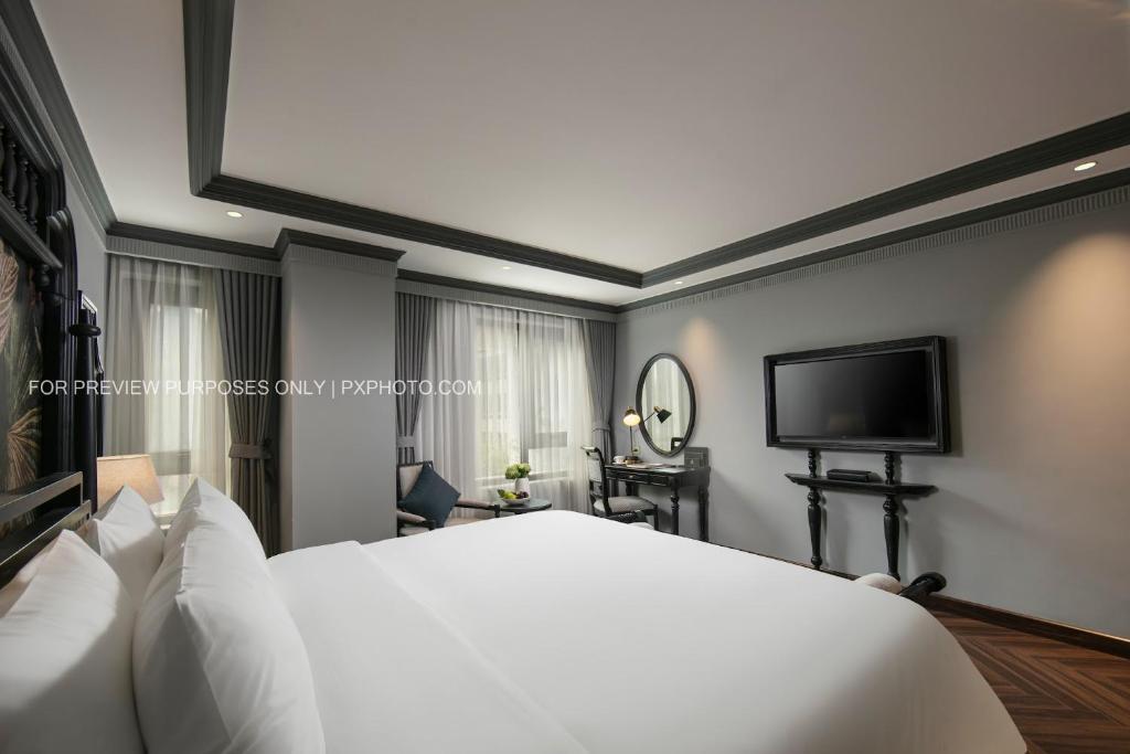 TV a/nebo společenská místnost v ubytování THE LEGEND HANOI Hotel