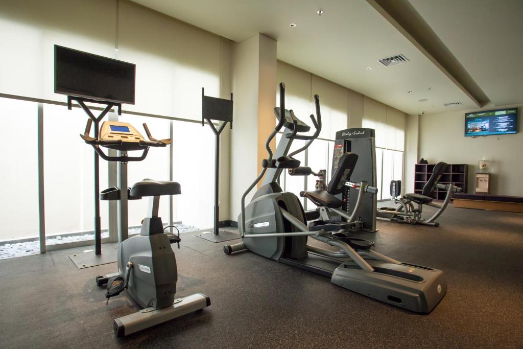 Fitness centrum a/nebo fitness zařízení v ubytování Bali Paragon Resort Hotel