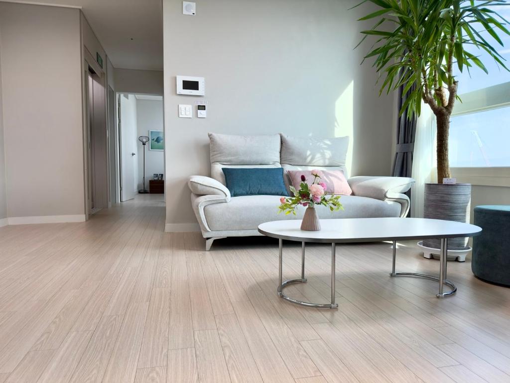 Area soggiorno di Eunhasu D&M Residence