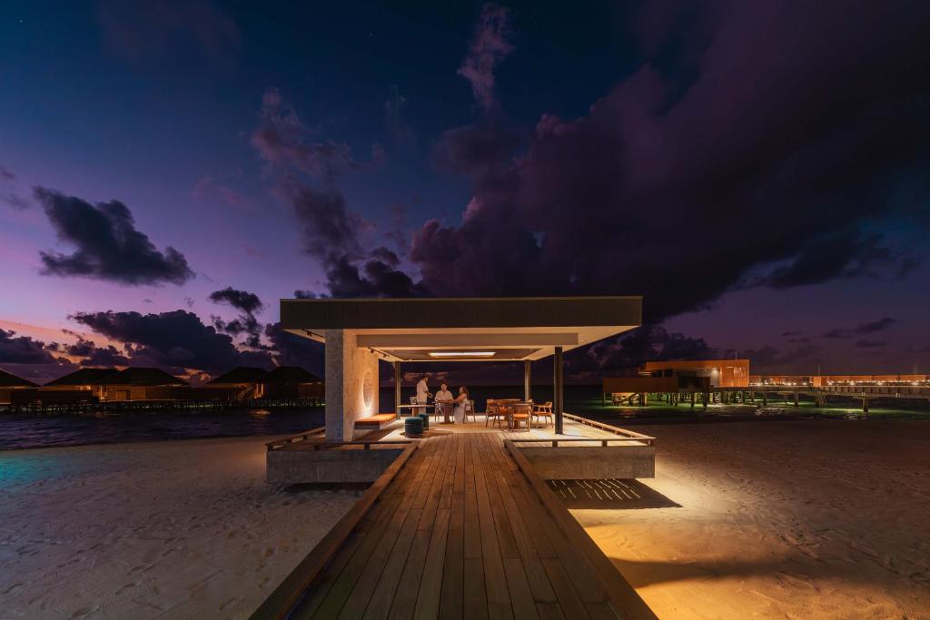 Bazén v ubytování Veligandu Maldives Resort Island nebo v jeho okolí