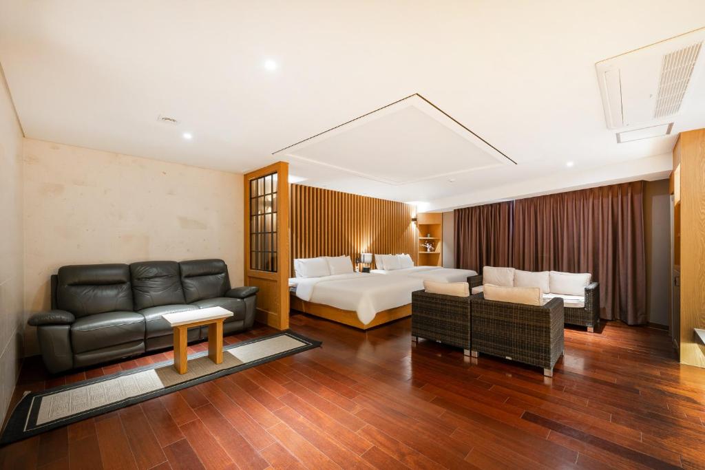 Postel nebo postele na pokoji v ubytování Hotel Artheim