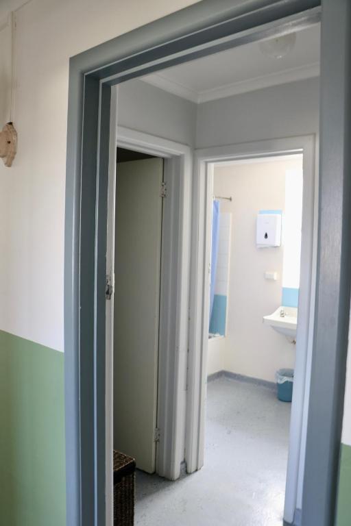 Postel nebo postele na pokoji v ubytování Lachlan Hotel