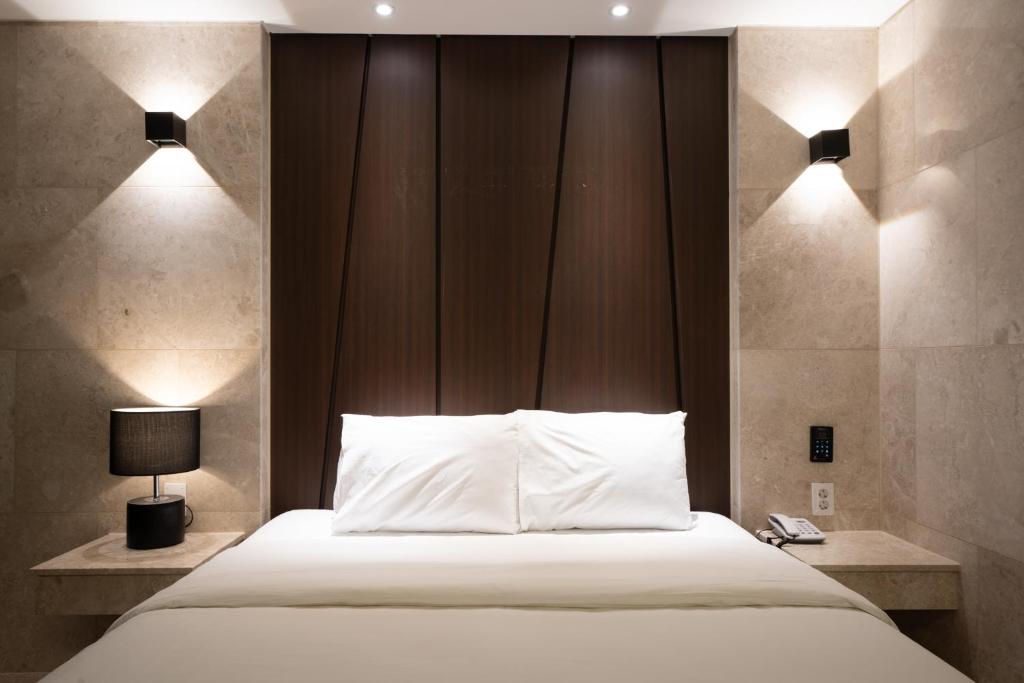 Postel nebo postele na pokoji v ubytování Hotel Artheim