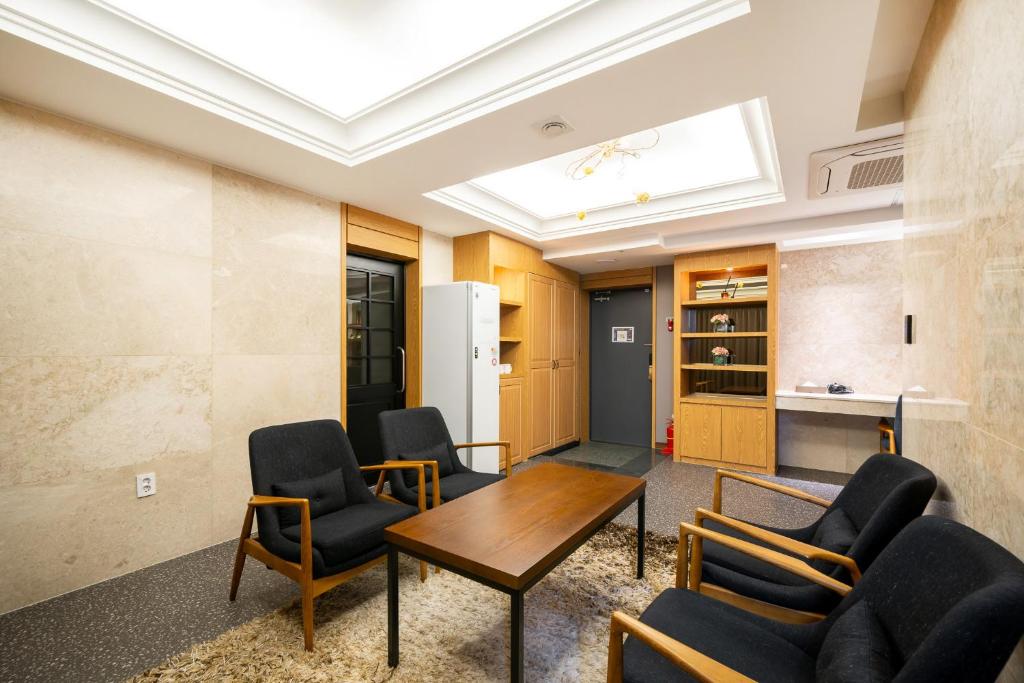 Kuchyň nebo kuchyňský kout v ubytování Hotel Artheim