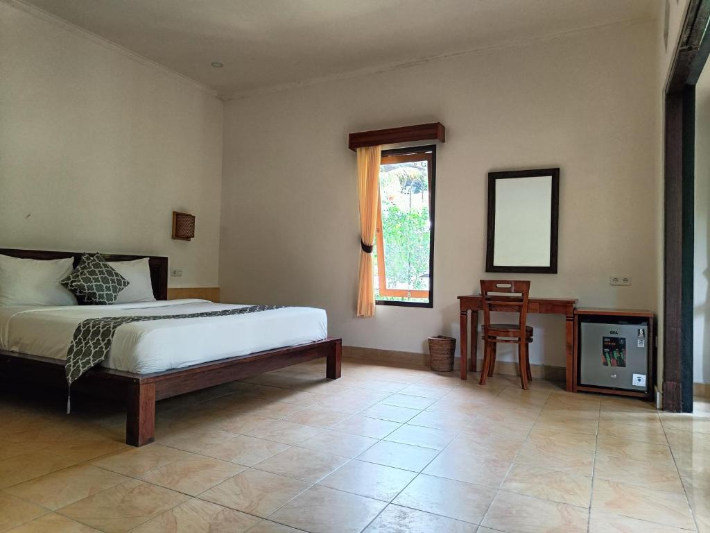 Giri Carik - Deluxe Double Room (2 Adults + 1 Child)
