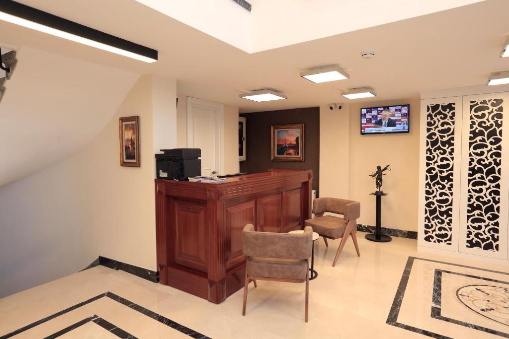 A television and/or entertainment centre at Art Nouveau Pera