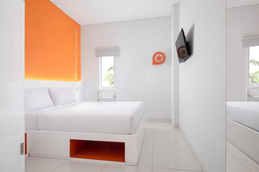 Voodi või voodid majutusasutuse Starlet Hotel Serpong toas