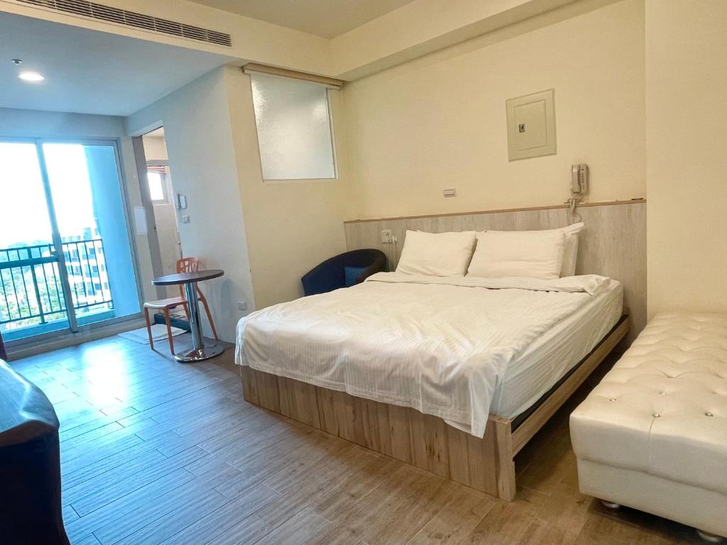 Giường trong phòng chung tại 愛麗徠綜合文旅會館