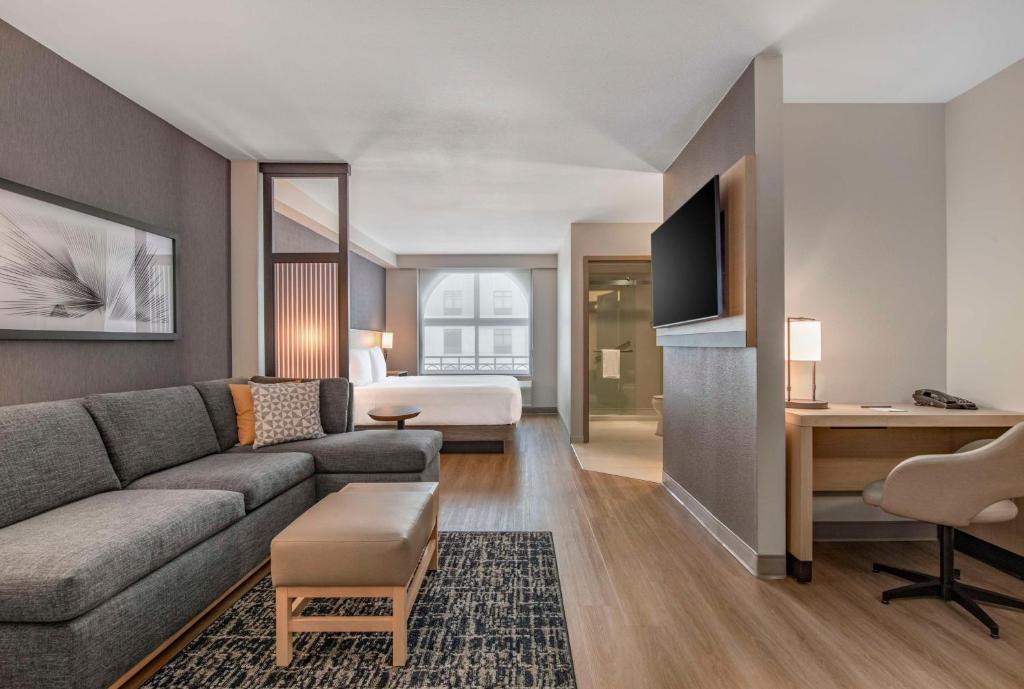 Hyatt Place Riverside Downtown - Habitación King Con Sofá Cama Y Vistas