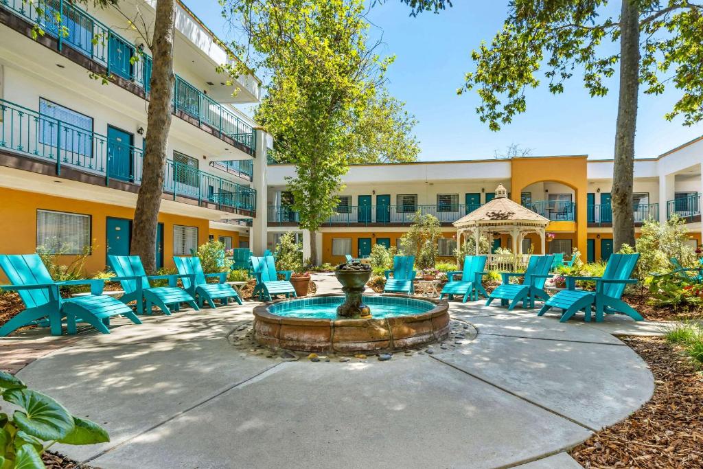 a courtyard with chairs and a fountain in front of a building at Quality Suites Downtown San Luis Obispo in San Luis Obispo