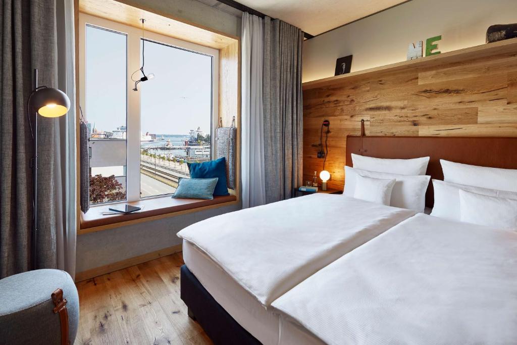 Ein Bett oder Betten in einem Zimmer der Unterkunft Me and All Hotel Kiel, by Hyatt