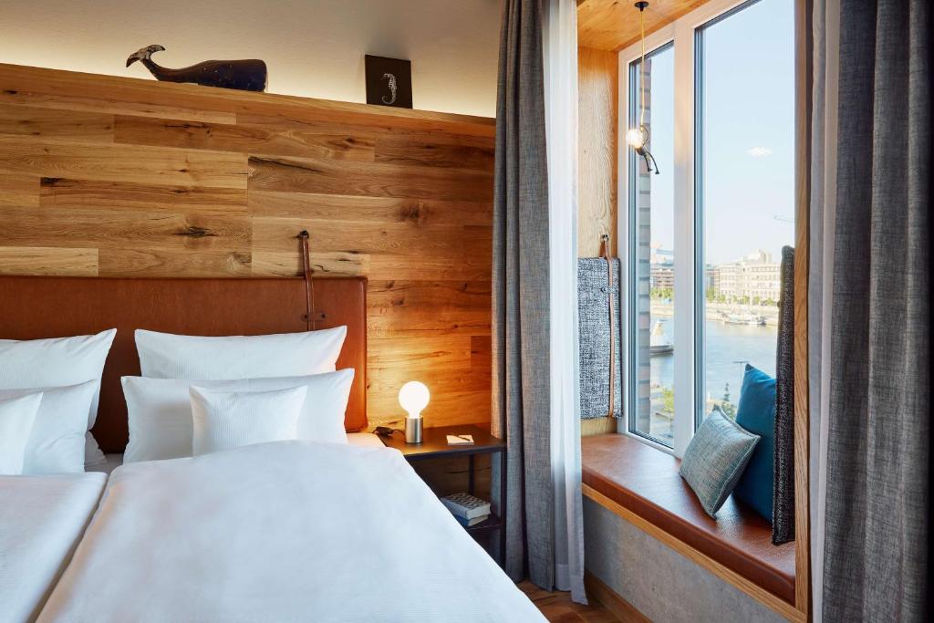 Ein Bett oder Betten in einem Zimmer der Unterkunft Me and All Hotel Kiel, by Hyatt