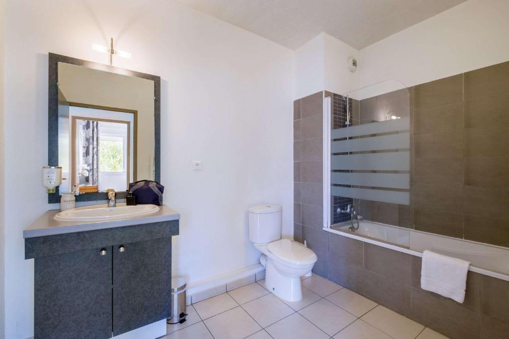 Koupelna v ubytování Comfort Aparthotel Antibes Le Maestria