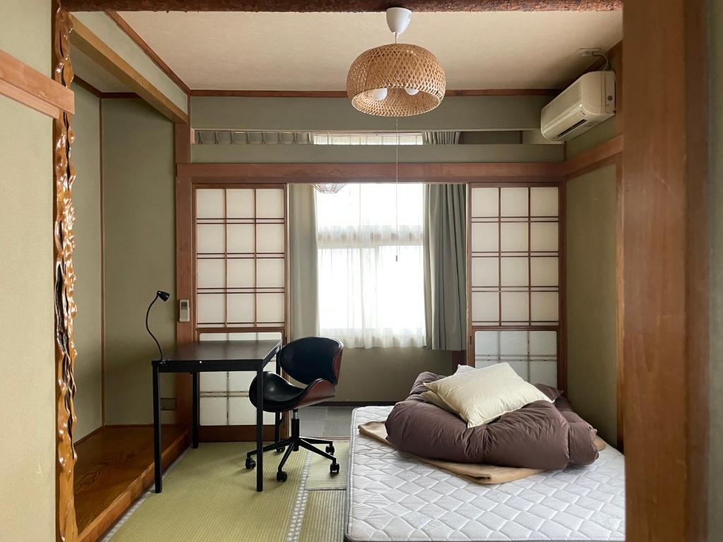 Postel nebo postele na pokoji v ubytování 北アルプス麓のゲストハウス林屋