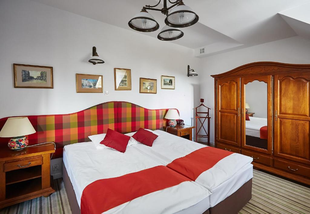 Hotel Palac w Myslecinku - Resim 2