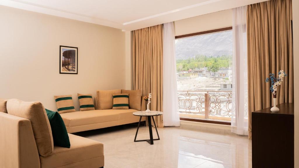 Posezení v ubytování Ramada Resort by Wyndham Gilgit