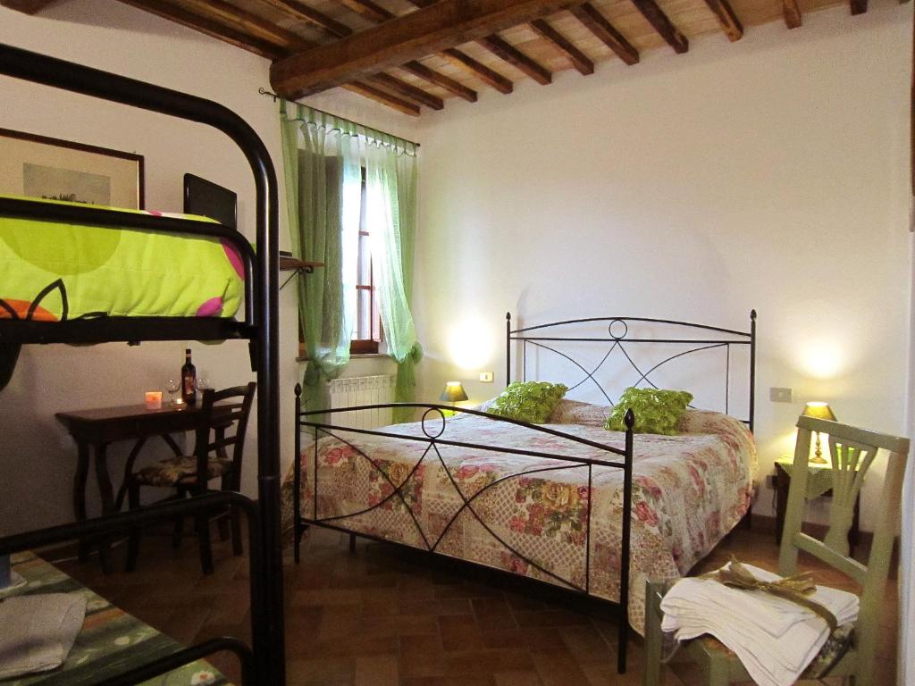 Postel nebo postele na pokoji v ubytování B&B Le Logge Di Sopra