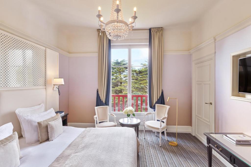 Hôtel Barrière L'Hermitage - Superior Double Room