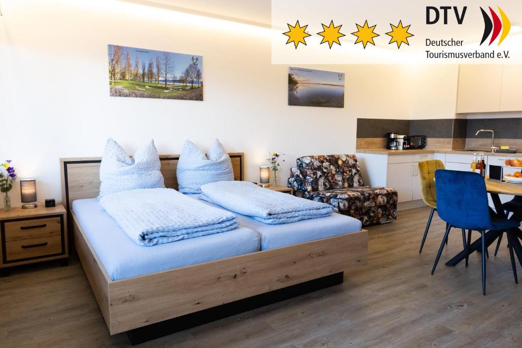 Katil atau katil-katil dalam bilik di Höri-Nest Abendsonne-Appartement