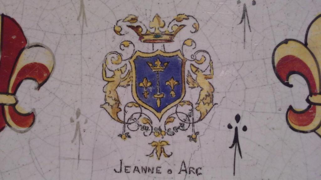 a drawing of a royal crest on a wall at Studios Kono in Kotor
