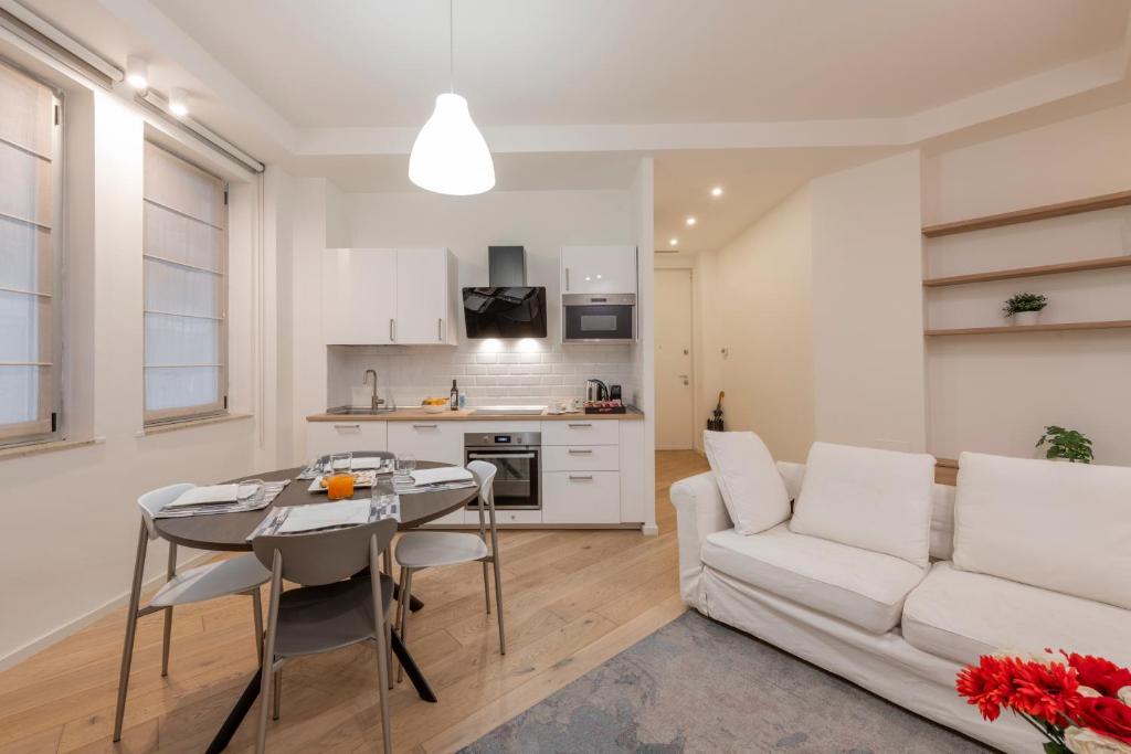 Longhena, 7 – Total white apartment