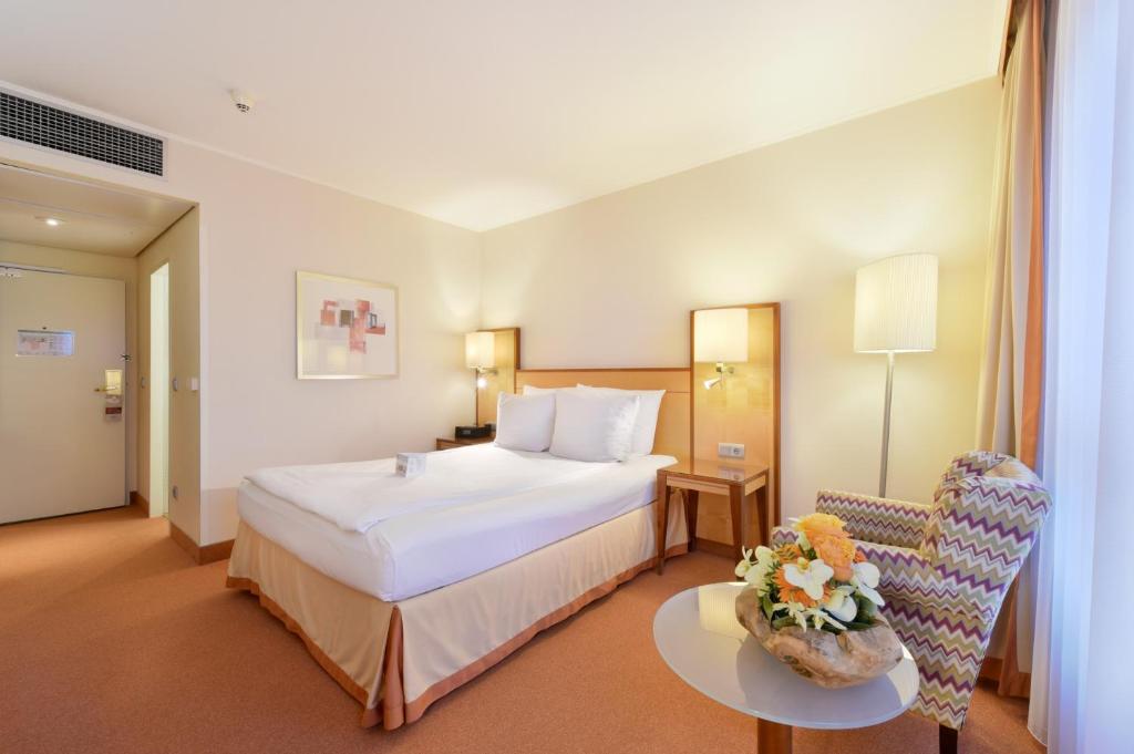 Postel nebo postele na pokoji v ubytování The Q Quadro City Hotel