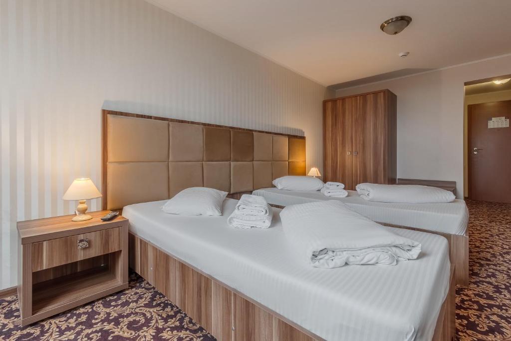 Postel nebo postele na pokoji v ubytování Hotel Impero