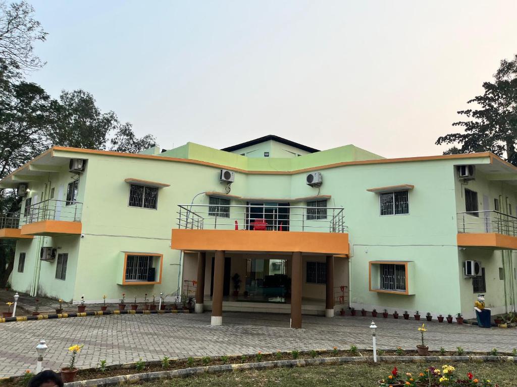 Gallery image of Golden View Resort in Chāndil