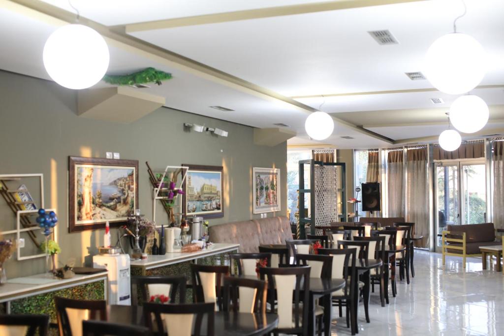 Restaurace v ubytování Prince Hotel Fier