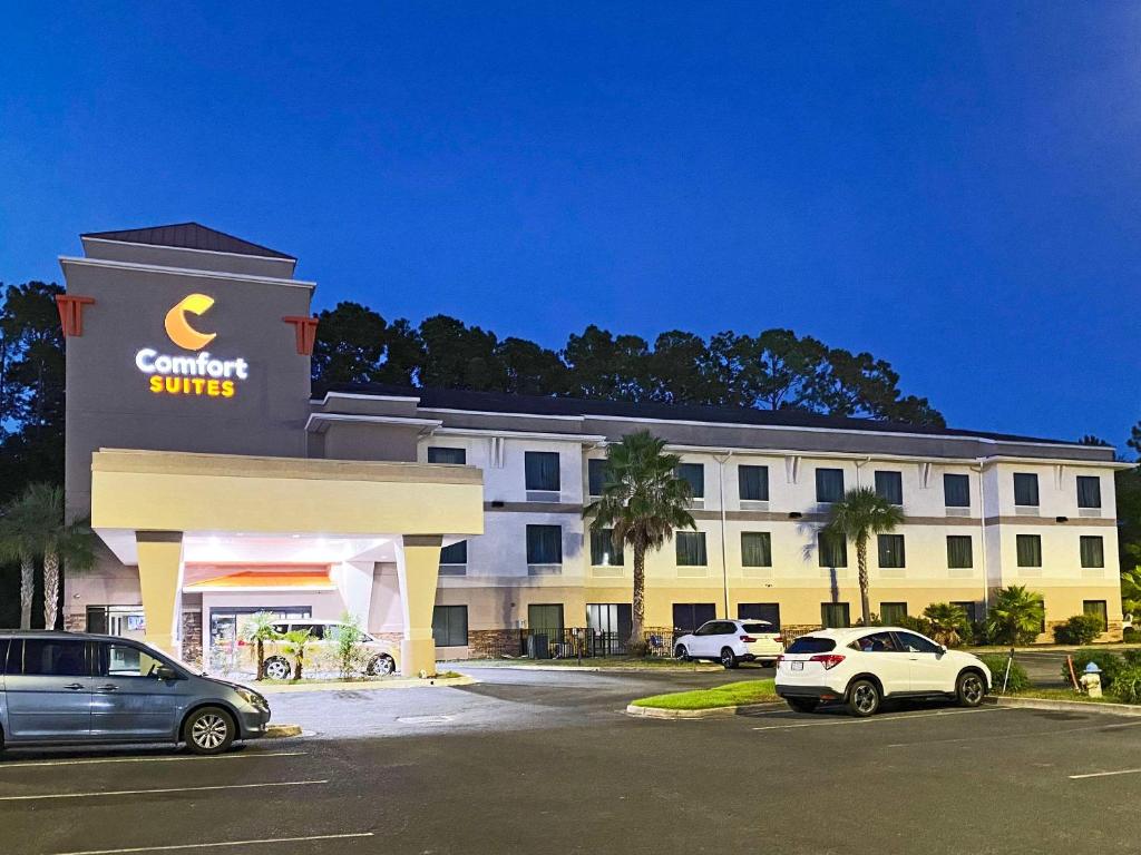 a hotel with cars parked in a parking lot at Comfort Suites Kings Bay Naval Base Area in Kingsland