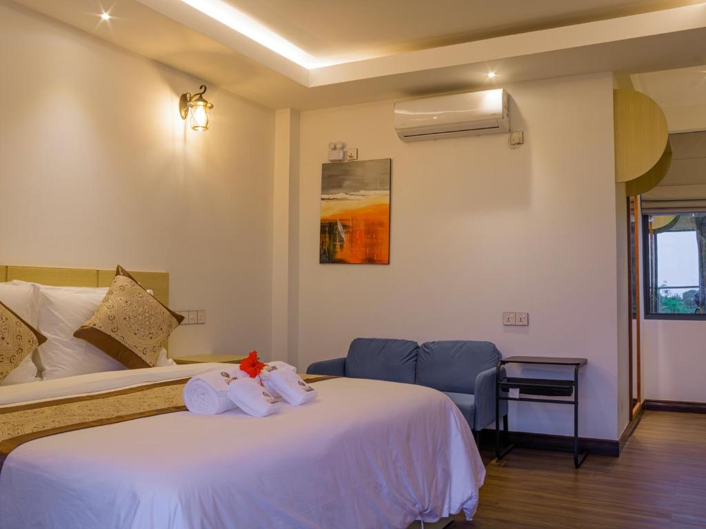 Postel nebo postele na pokoji v ubytování Ithaa Inn Kamadhoo